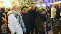 Pebalap Ducati, Jorge Lorenzo, merayakan Natal 2017 bersama keluarganya di Lugano, Swiss. (Instagram/jorgelorenzo99)