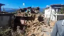 Sedikitnya 132 orang tewas dalam gempa bumi semalam yang melanda daerah terpencil di Nepal, kata para pejabat pada 4 November, ketika pasukan keamanan bergegas membantu upaya penyelamatan. (Balkumar Sharma / AFP)