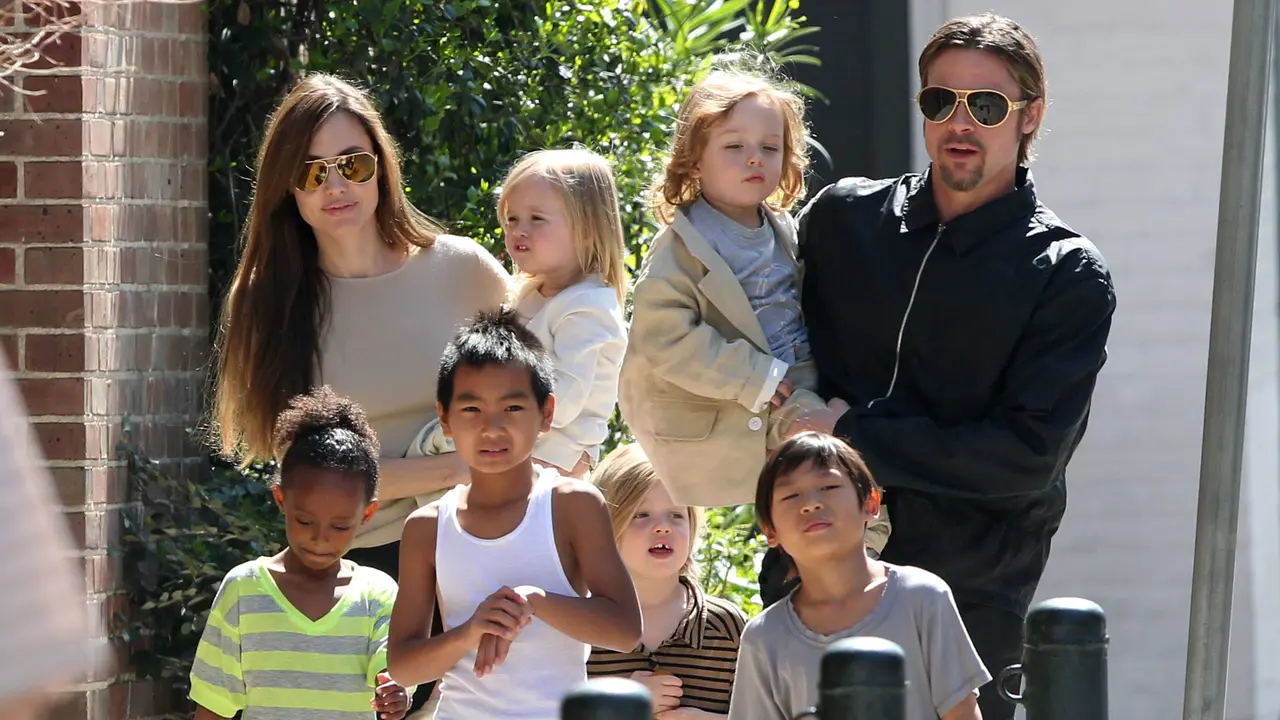 Angelina Jolie dan Brad Pitt bercerai