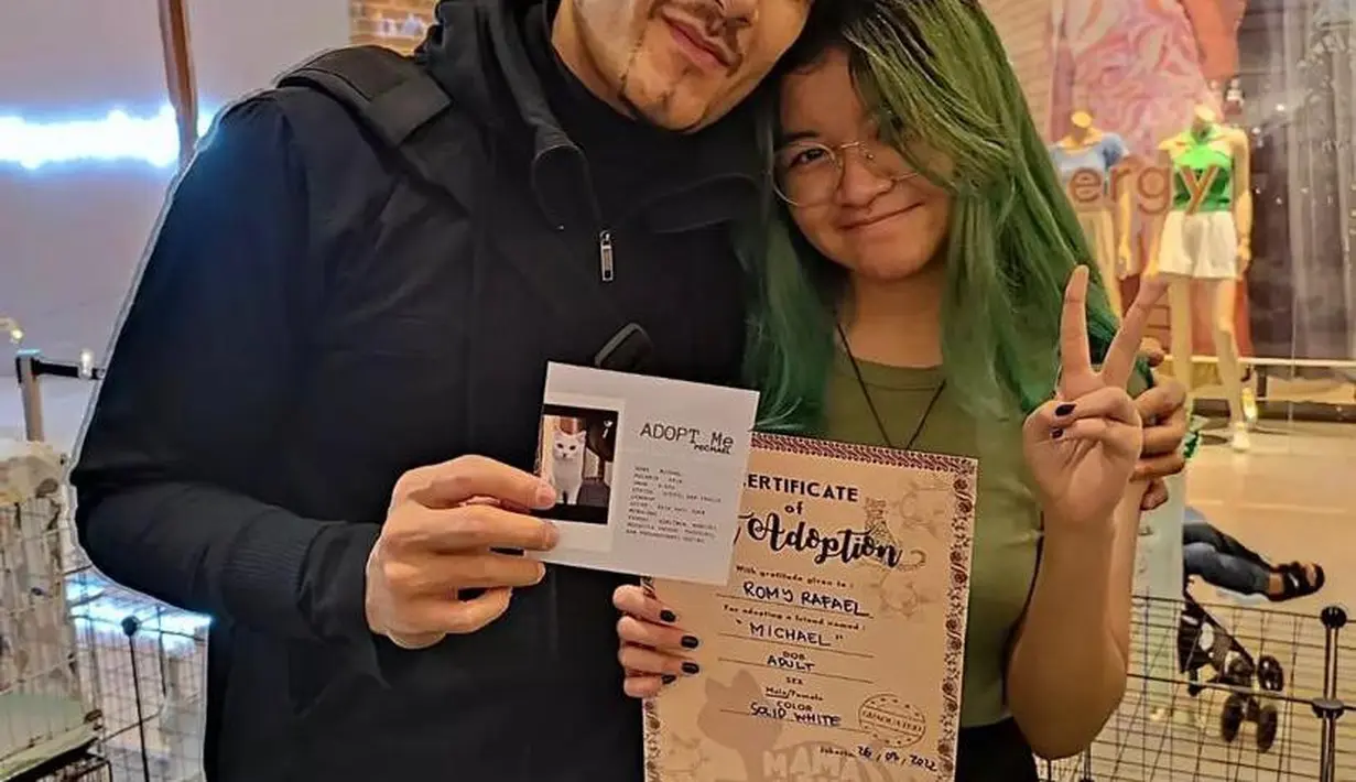 Potret lainnya memperlihatkan gadis yang genap 14 tahun pada 1 September ini dengan warna rambut ombre kehijauan. (Instagram/romyrafaelmind).