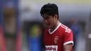 Bek Perseru Badak Lampung FC, Jujun Saefuloh, menangis usai berhasil mengalahkan Bhayangkara FC pada laga Liga 1 2019 di Stadion Patriot, Bekasi, Jumat (16/8). Bhayangkara FC takluk 0-1 dari Badak Lampung FC. (Bola.com/M Iqbal Ichsan)
