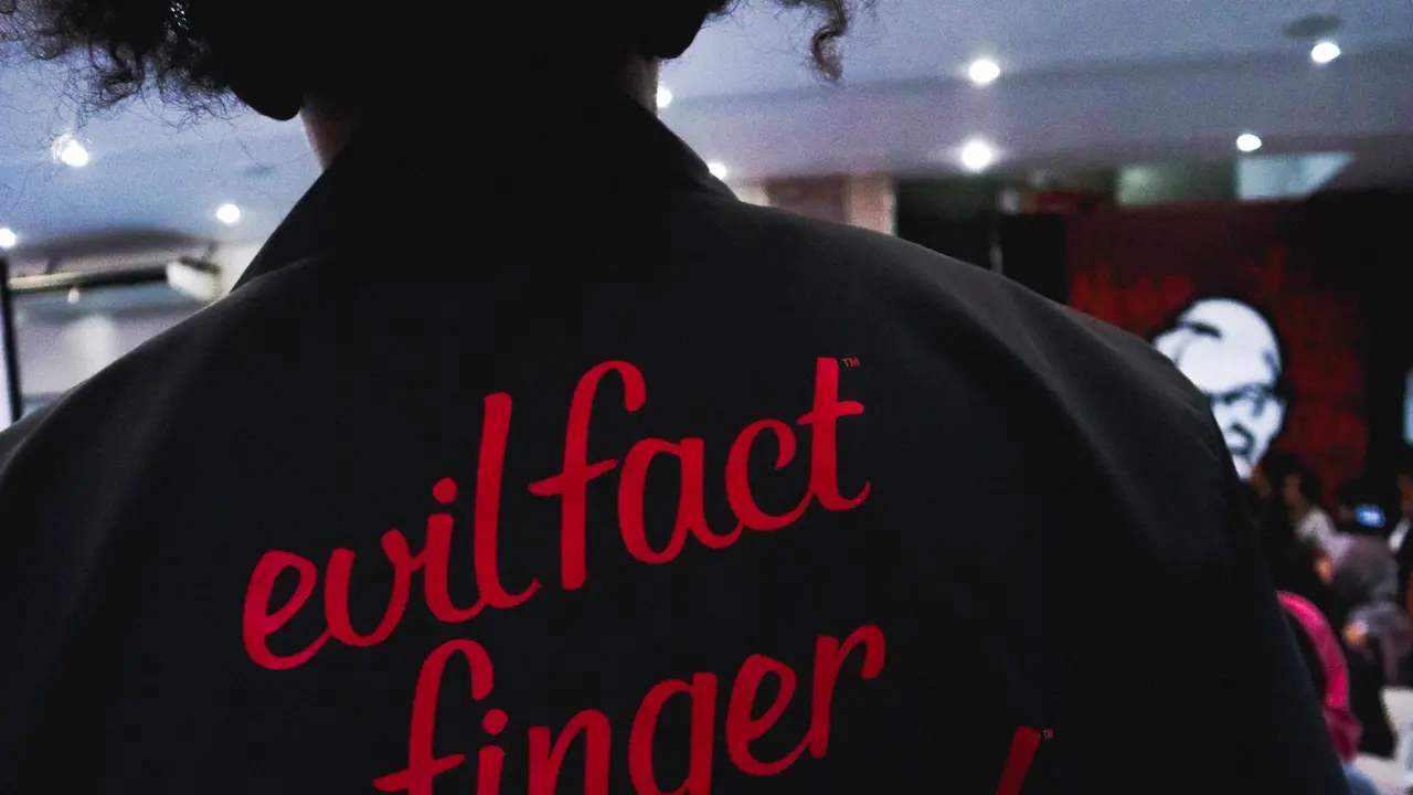 Finger lickin good jadi tagline yang diambil Evil Fact untuk koleksinya