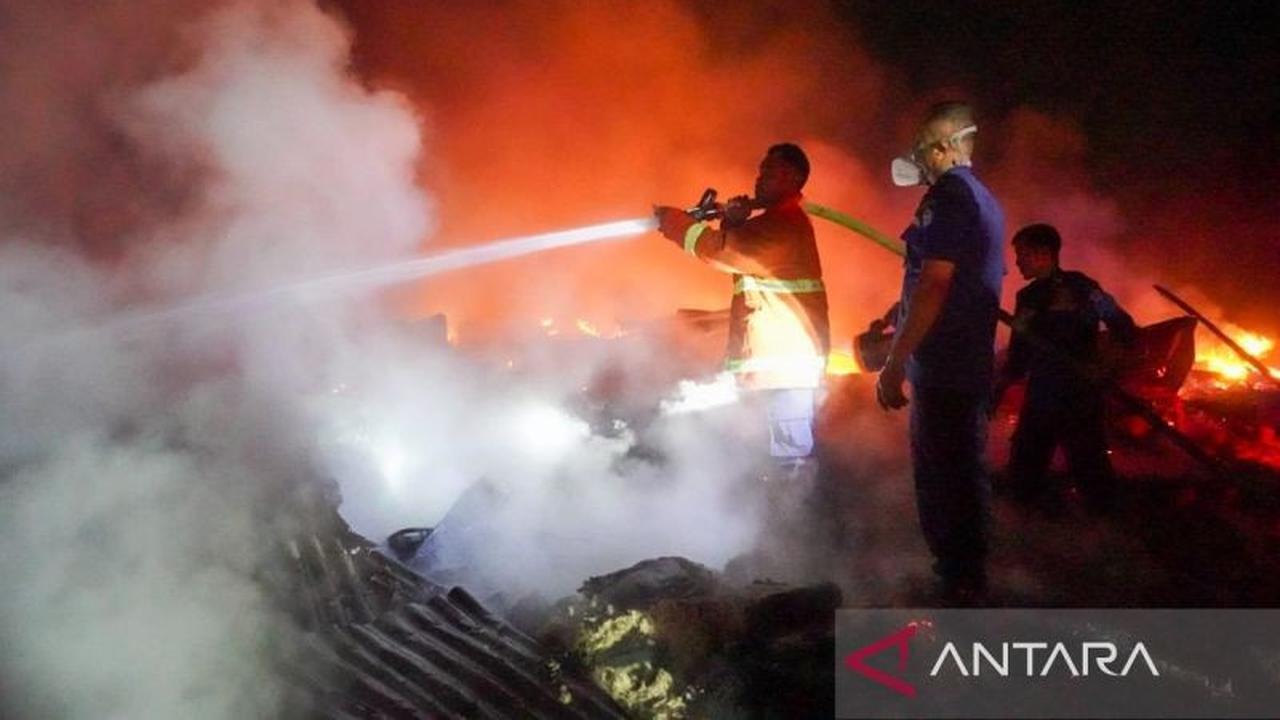 Dinas Pemadam Kebakaran Kendari Tangani 138 Kasus Kebakaran Kendari 2025, Korsleting Listrik Dominan