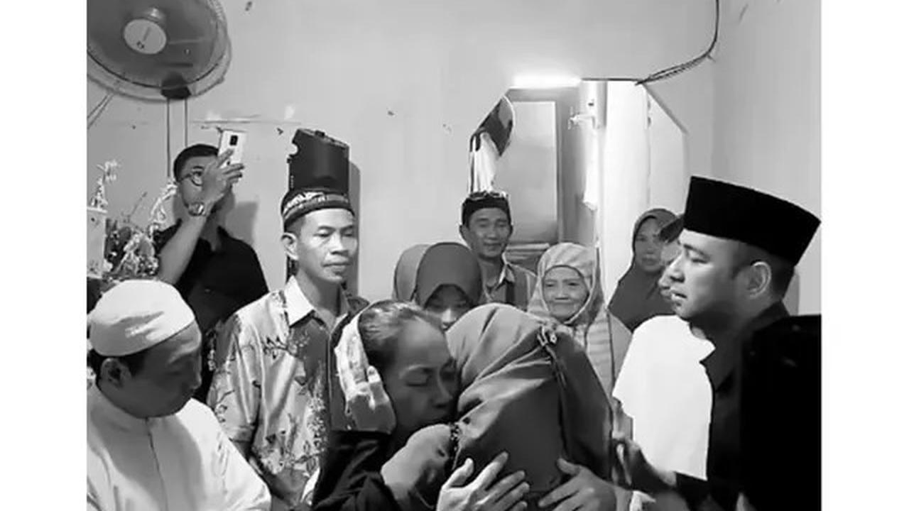 5 Potret Raffi Ahmad Kunjungi Rumah Duka Alm. Affan Kurniawan, Ditemani Amy Qanita