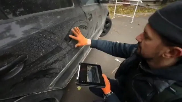 Lukisan di Mobil Kumuh