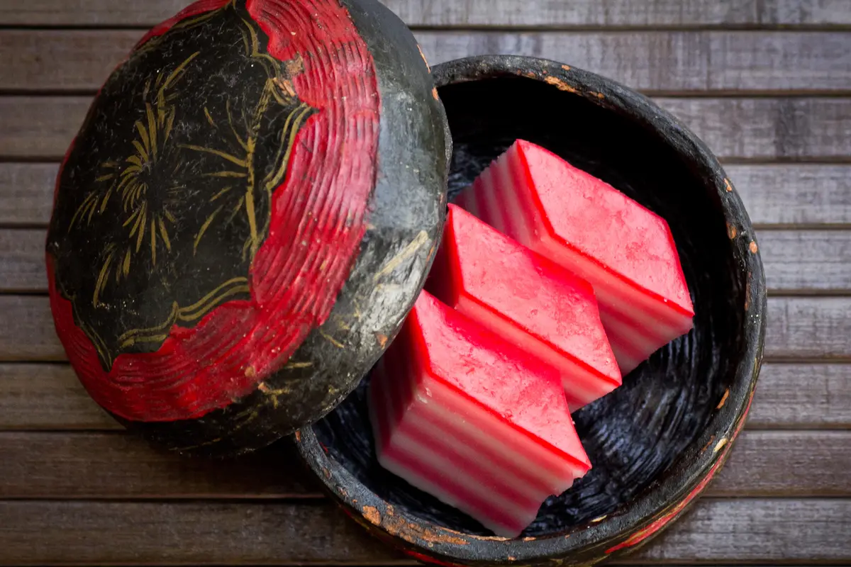 kue lapis merah putih
