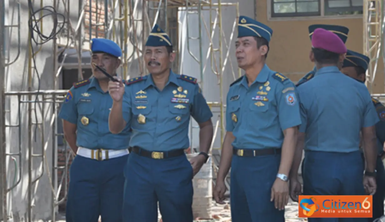 Citizen6, Surabaya: Dankobangdikal Laksda TNI Djoko Teguh Wahojo melakukan Sidak sekaligus safari Ramadan ke satker Kodikdukum dan Pusdik Polisi Militer, Jumat (3/8). (Pengirim: Penkobangdikal).