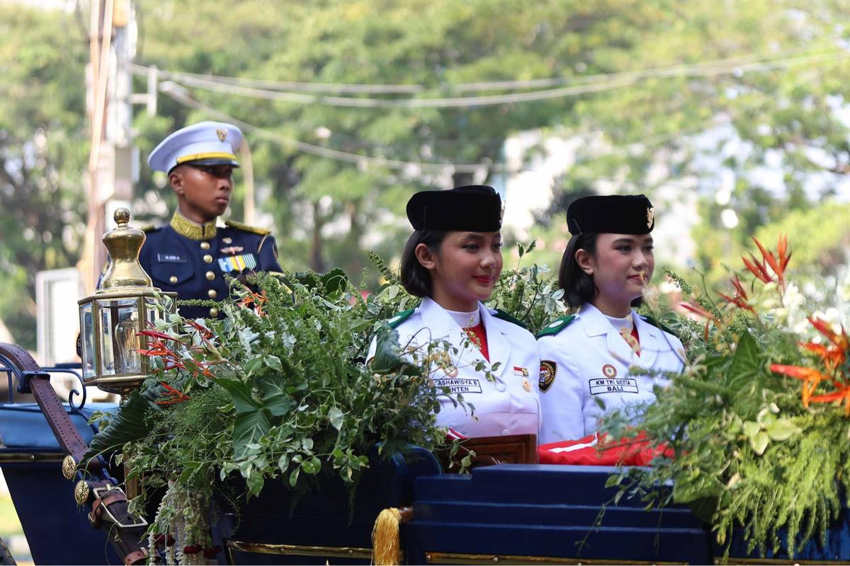 FOTO: Kirab Merah Putih Warnai HUT ke-80 RI di Jakarta