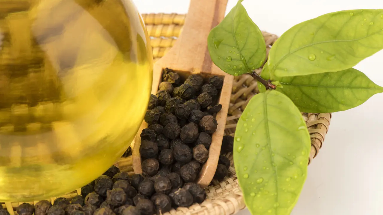 Black pepper/black pepper essential oil