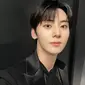 Minhyun, yang saat ini berkonsentrasi sebagai penyanyi solo dan aktor, dulunya merupakan idola Kpop. (dok. Tangkapan layar Instagram @optimushwang/https://www.instagram.com/p/CucDU1lL1b7/?img_index=1/Farel Gerald)