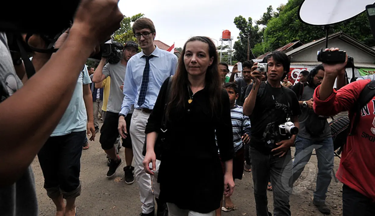 Istri terpidana mati kasus narkoba Sergei Atlaoui asal Prancis, Sabine Atlaoui usai mengunjungi lapas Pasir Putih, Nusakambangan, Jateng, Kamis (5/3/2015). (Liputan6.com/Johan Tallo)