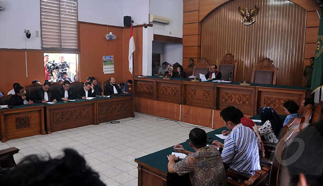 Sidang lanjutan praperadilan Komjen Budi Gunawan (BG) di Pengadilan Negeri (PN) Jakarta Selatan, kembali digelar Senin (16/2/2015).  Sidang beragendakan pembacaan putusan oleh hakim PN Jakarta Selatan. (Liputan6.com/Johan Tallo)