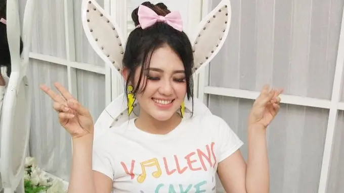 [Bintang] Nggak Dangdut Banget, Gaya Imut Via Vallen Ala Cewek Korea