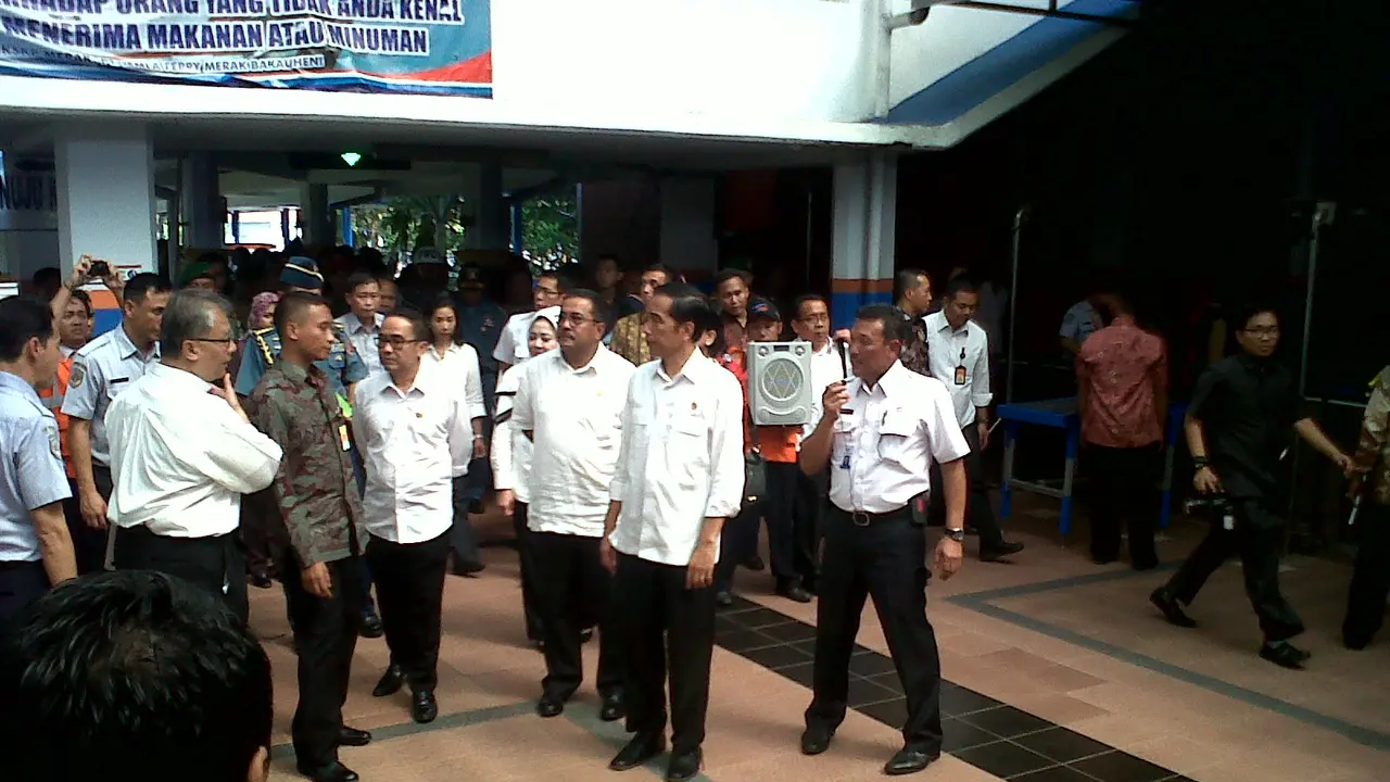 Presiden Jokowi blusukan ke Pelabuhan Merak didampingi Plt Gubernur Banten Rano Karno