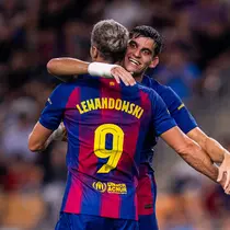 Selebrasi Robert Lewandowski dan Gerard Martin&nbsp;dalam laga pramusim Daegu vs Barcelona, Senin (4/8/2025). (FC Barcelona Official)