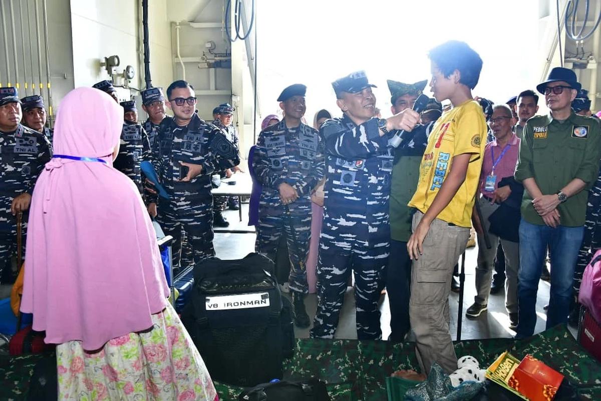 FOTO: TNI AL Gelar Mudik Gratis dengan KRI Semarang