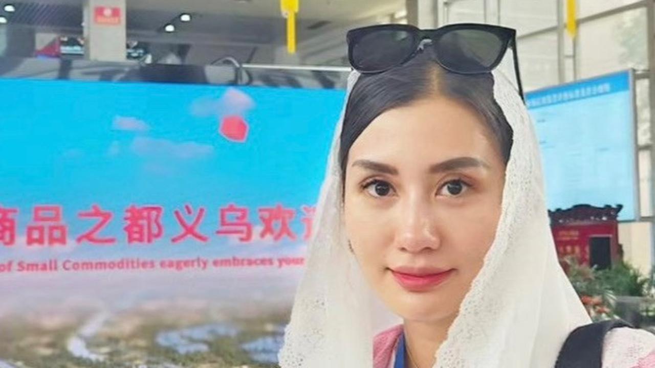 Novita berhasil menyelesaikan gelar master S2 Ilmu Ekonomi Syariah di UIN SATU Tulungagung. Selain itu ia berkesempatan mengikuti program ASEAN Digital Economy Shortcourse Scholarship mewakiliki PDIP.
