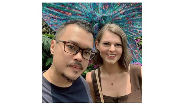 Selain itu, Revina mengungkapkan bawha Dedy memiliki kebiasaan melakukan terapi psikolog di kamar hotel.