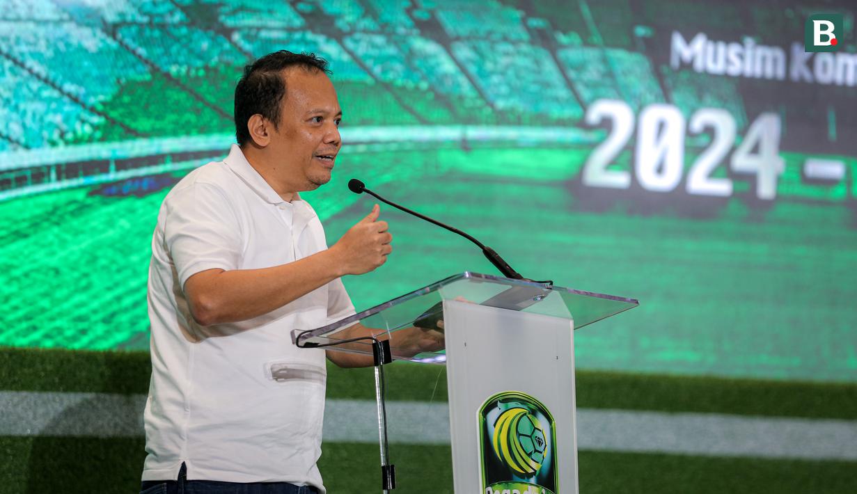 Deputy Director Origramming Indosiar, Ekin Gabriel Surbakty memberikan sambutan saat konferensi pers Pegadaian Liga 2 2024/2025 yang berlangsung di The Gade Tower, Senen, Jakarta, Selasa (03/09/2024). (Bola.com/Bagaskara Lazuardi)