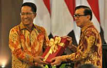 FOTO: Pesan Terakhir Yasonna di Momen Sertijab Menkumham kepada Supratman Andi Agtas