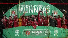 Liverpool sukses mengalahkan Chelsea di partai final sekaligus menyabet gelar juara Carabao Cup 2021/2022 yang berlangsung di Wembley, Minggu (27/02/2022) malam WIB. (AP/Alastair Grant)