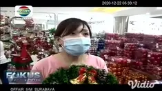 Natal tak bisa dilepaskan dari tradisi menghias rumah dengan berbagai pernik natal. Tak heran, toko yang menjual pernak-pernik natal selalu diserbu pengunjung jelang perayaan natal.