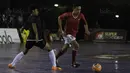 Pemain futsal Indonesia, Deny Handoyo, meramaikan grand final Super Soccer Futsal Battle 2017 di Bintaro Jaya ExChange, Tangerang, Sabtu (21/10/2017). Timnas futsal Piala AFF 2010 tampil melawan All Star. (Bola.com/Vitalis Yogi Trisna)