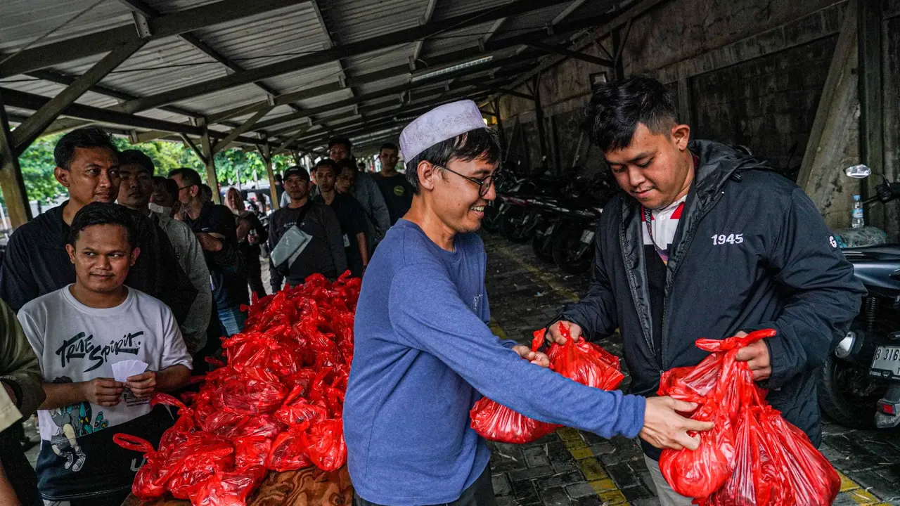 Pertamina Patra Niaga membagikan hewan kurban dari Sabang hingga Merauke.
