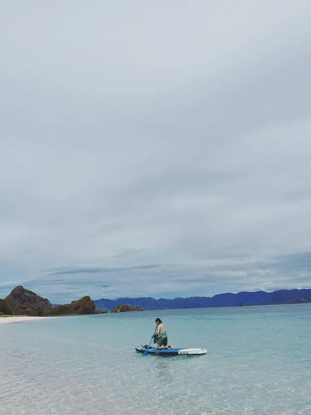 Prilly Latuconsina liburan bareng Reza Rahadian di Labuan Bajo (Foto: Instagram prillylatuconsina96)