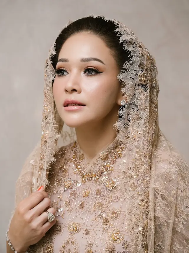 Detail Perhiasan Maia Estianty saat Acara Pengajian dan Siraman Pernikahan El Rumi