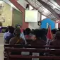 Tiga bendera Bintang Kejora pada misa minggu pagi di Gereja Gembala Baik Abepura, Kota Jayapura. (Dok: Istimewa)