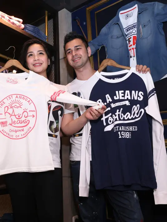RA Jeans diakuinya menghadirkan ragam koleksi fesyen untuk pria dan wanita muda. (Nurwahyunan/Bintang.com)