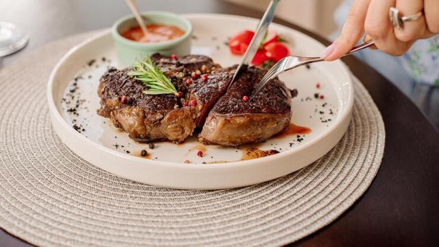 Makanan yang Sebaiknya Dihindari saat Mudik/freepik.com/antalexstudio88