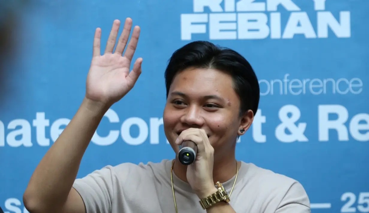 Bukan hanya dirinya yang tampil, namun dalam showcase-nya nanti Iky juga akan melibatkan keluarga besarnya. Akan ada kolaborasi antara sang ayah dengan adik-adik Iky. (Daniel Kampua/Fimela.com)