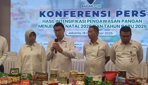 Taruna Ikrar dalam Konferensi Pers Hasil Intensifikasi Pengawasan Pangan Menjelang Natal 2025 dan Tahun Baru 2026 pada Kamis 18 Desember 2025.