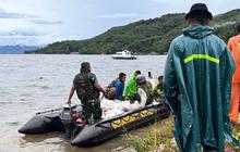 Pemkab Solok Salurkan Bantuan Korban Banjir Terisolasi dengan Perahu, Akses Jalan Putus