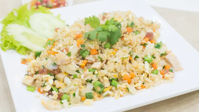 Jangan Langsung Dibuang! Begini Cara Mengolah Nasi Sisa Menjadi Nasi Goreng Sehat untuk Diet - Cover