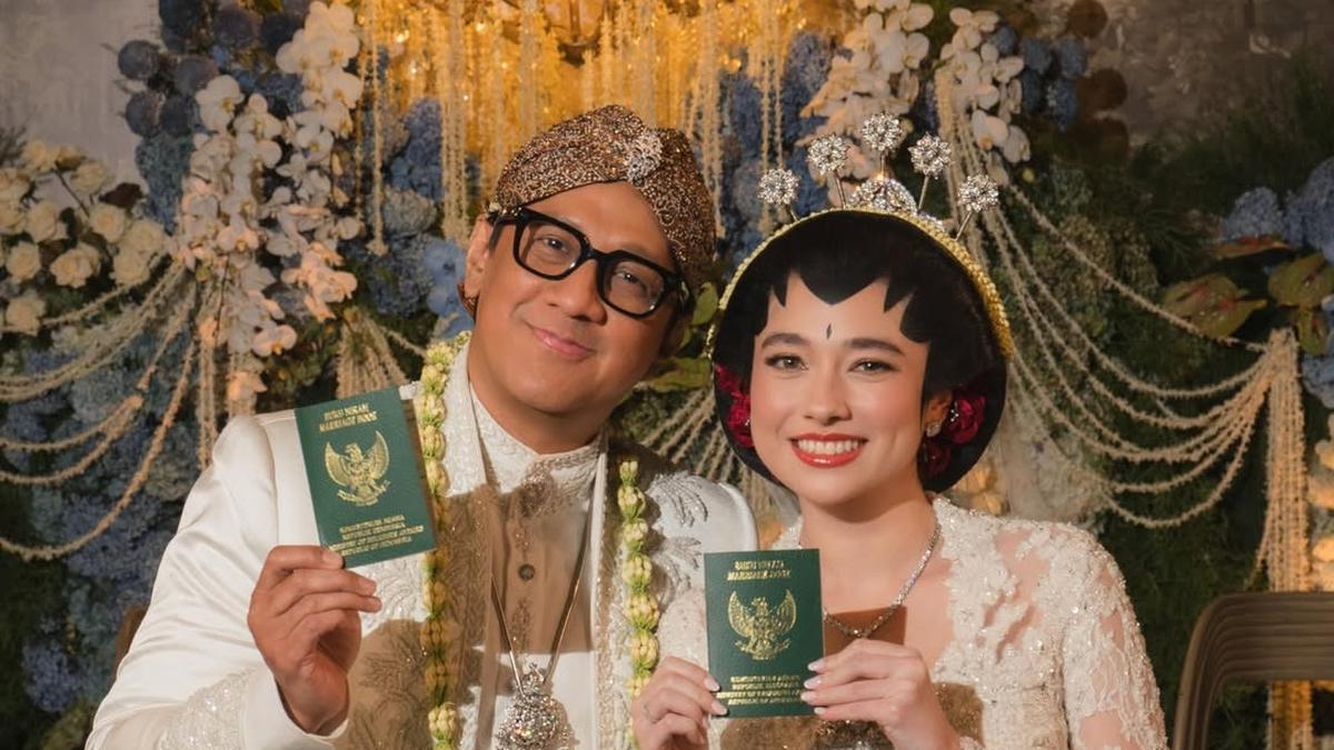 Andre Taulany &amp; Amanda Rigby Resmi Menikah, Pamer Buku &amp; Cincin