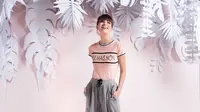 Berikut inspirasi padu padan busana ala generasi milenial yang menggunakan motif stripes dan warna pink. (Dok. Tres Jolie)