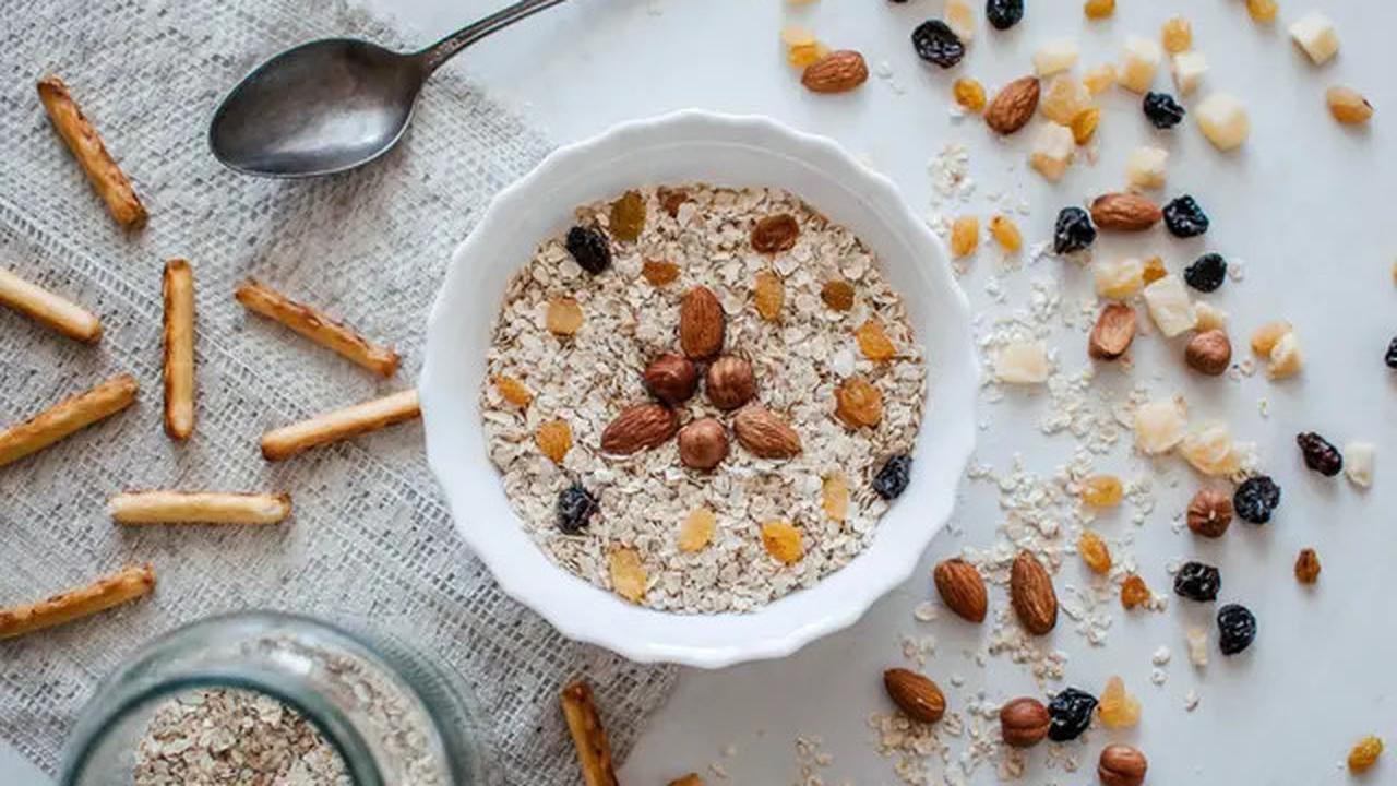 7 Makanan yang Membantu Mengempiskan Perut Buncit Secara Alami dan Efektif