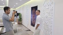 Di balik layar proses wawancara pelatih Timnas Indonesia, John Herdman  dalam Bola Break dari Bola.com di Jakarta, Selasa (12/5/2026). Fotografer Bola.com, Bagaskara Lazuardi mengambil foto Herdman dari jarak dekat. (Bola.com/M. Iqbal Ichsan)