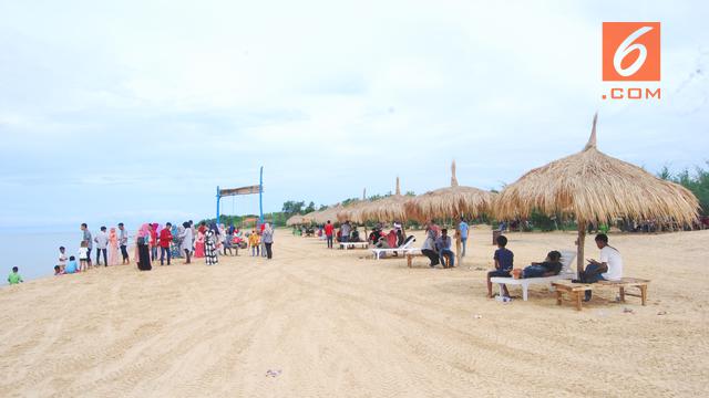 Riwayat Lon Malang, Pantai yang Sedang Hits di Madura