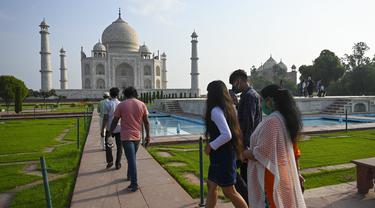 Taj Mahal India dibuka kembali untuk turis