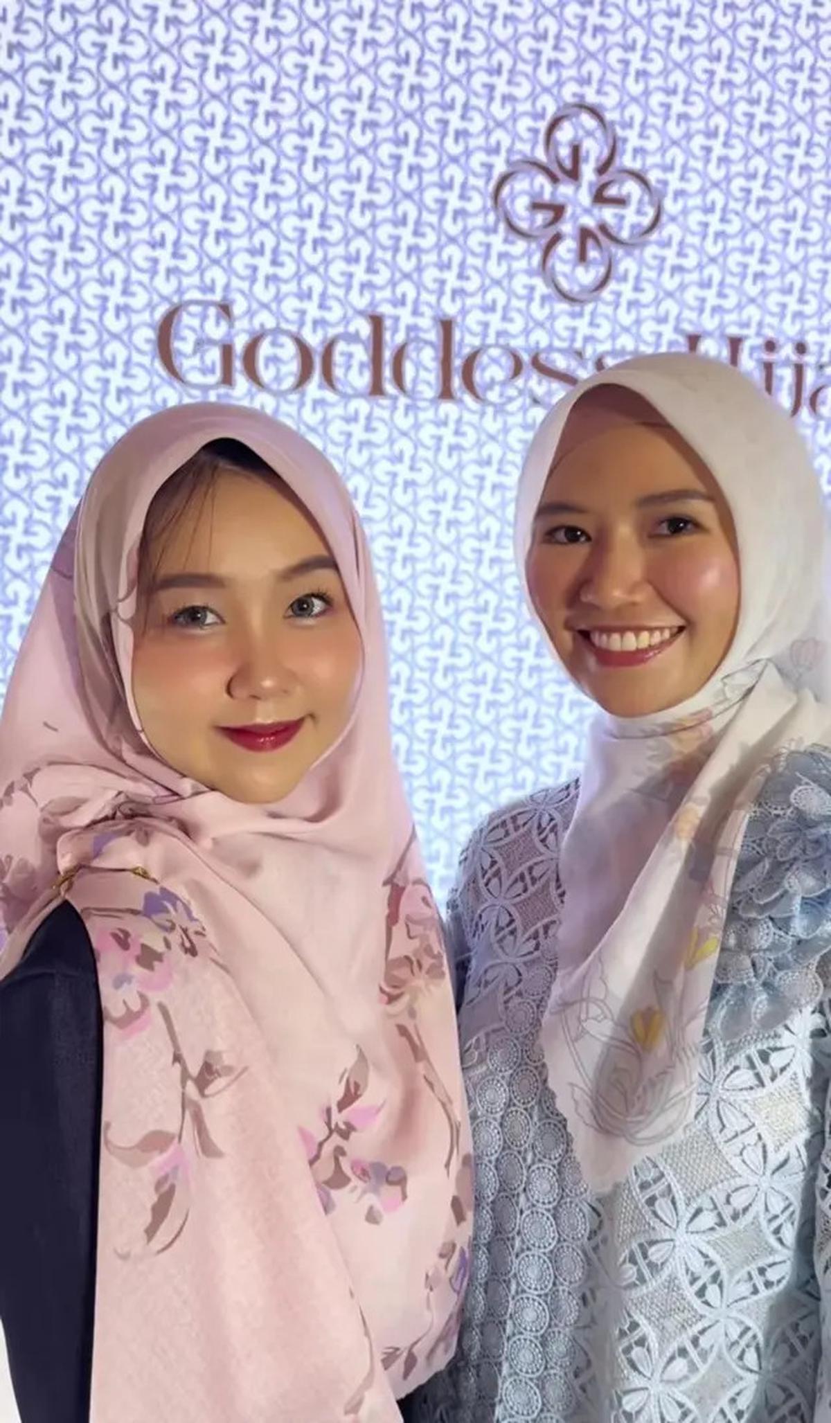 7 Potret Reni Effendi Istri dr Richard Lee Belajar Pakai Hijab
