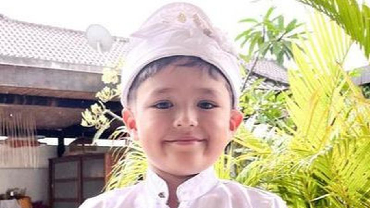 Baju Adat untuk Anak Laki-Laki