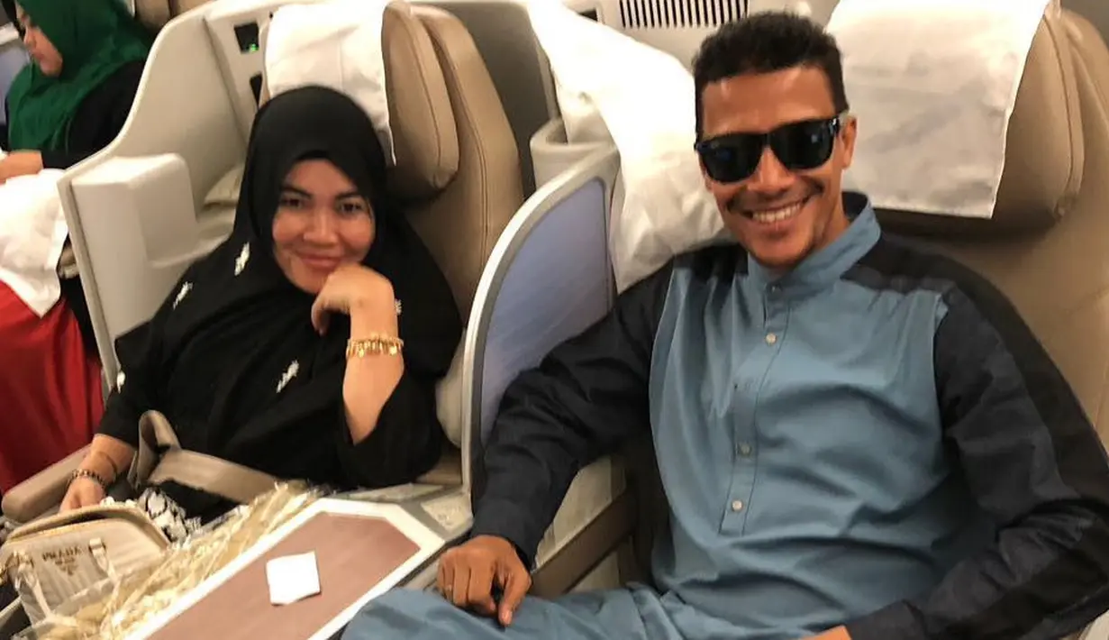 Selama menjalani ibadah Umrah, Umi Kalsum pun mengunjungi beberapa tempat bersama dengan teman-teman di satu rombongannya. (Instagram/mom_ayting92_)