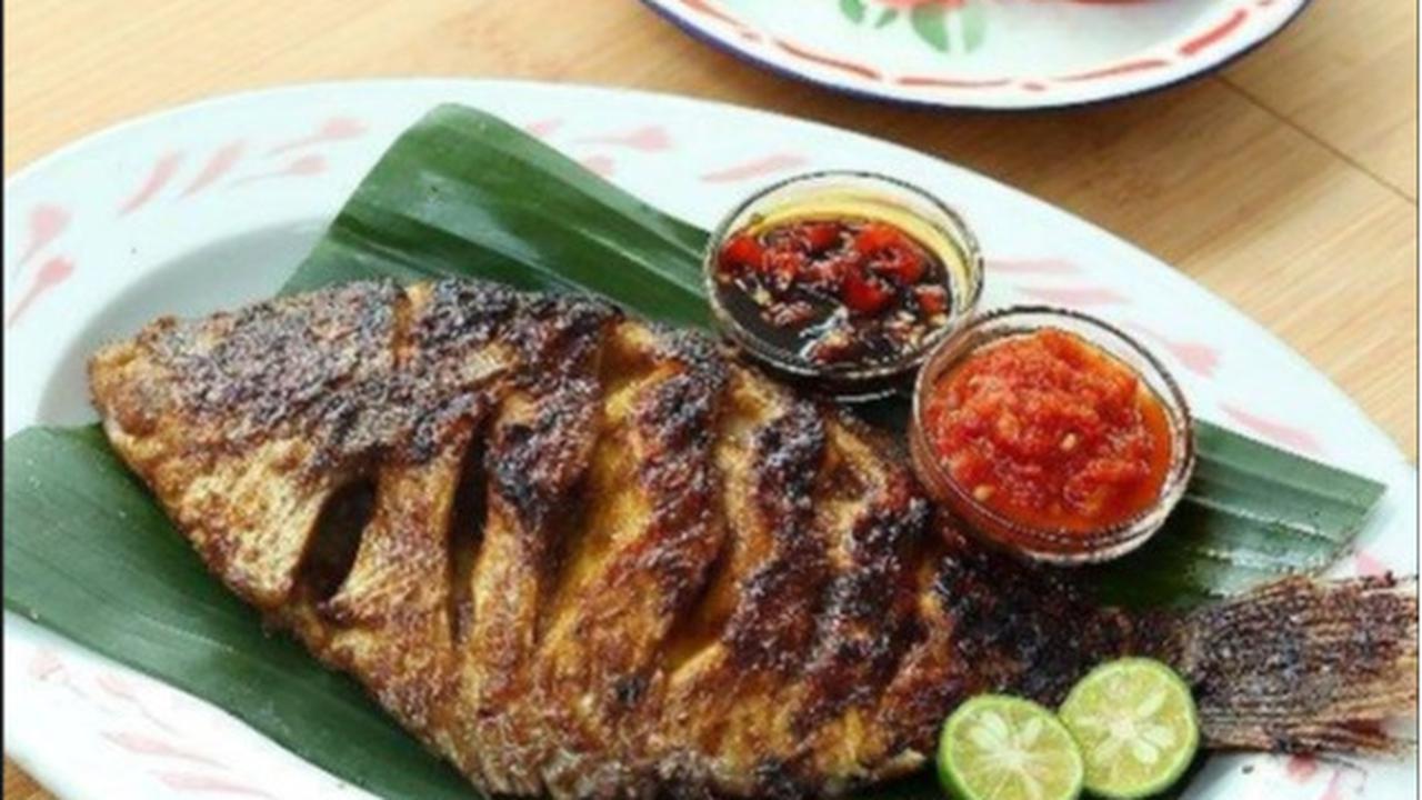 9. Resep Ikan Bakar Bumbu Kemiri<br>