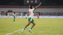 Gelandang Timnas Indonesia, Ricky Kambuaya (kanan) berselebrasi usai mencetak gol ke gawang Timor Leste pada laga uji coba internasional di Stadion I Wayan Dipta Gianyar, Bali, Minggu (30/1/2022) malam WIB. Indonesia menang telak atas Timor Lester 3-0. (Dok Humas PSSI)