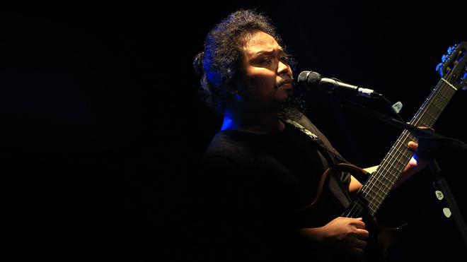 Makna Lagu Di Atas Meja Bagi Is Payung Teduh - Celeb Bintang.com