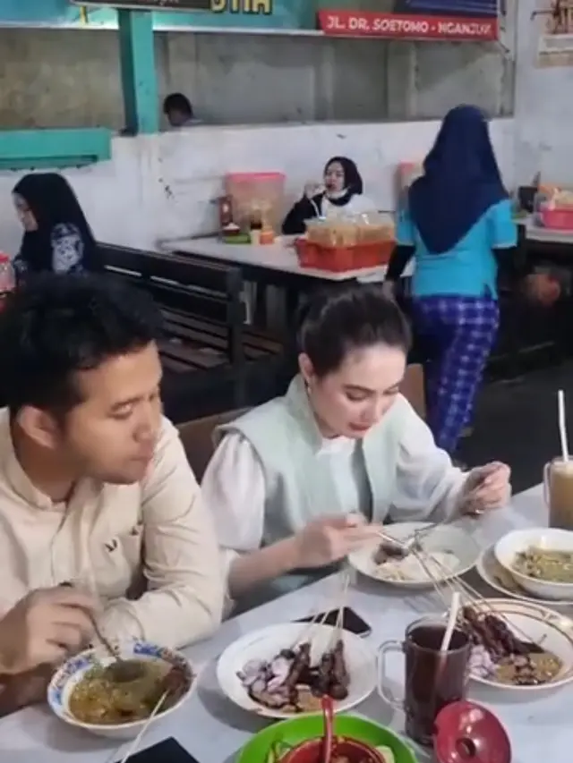 Arumi Bachsin dan Emil Dardak
